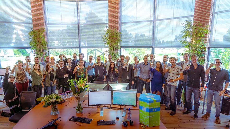 Teamfoto Windplanner gemaakt op kantoor