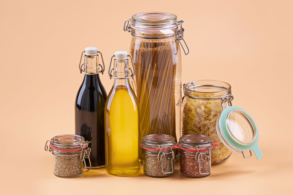 Glazen potten met producten