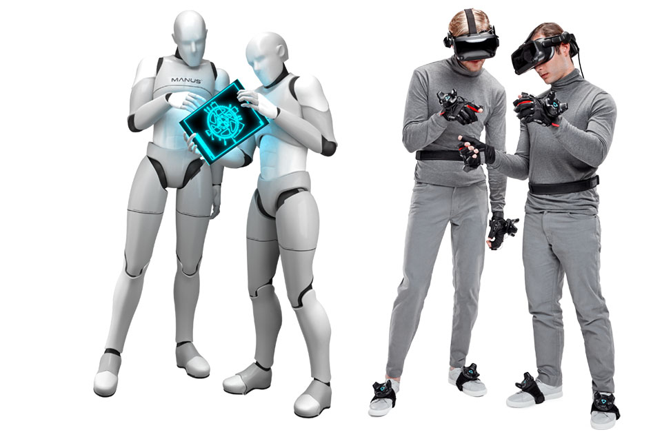 Twee mensen met VR bril daarnaast gespiegeld twee robots