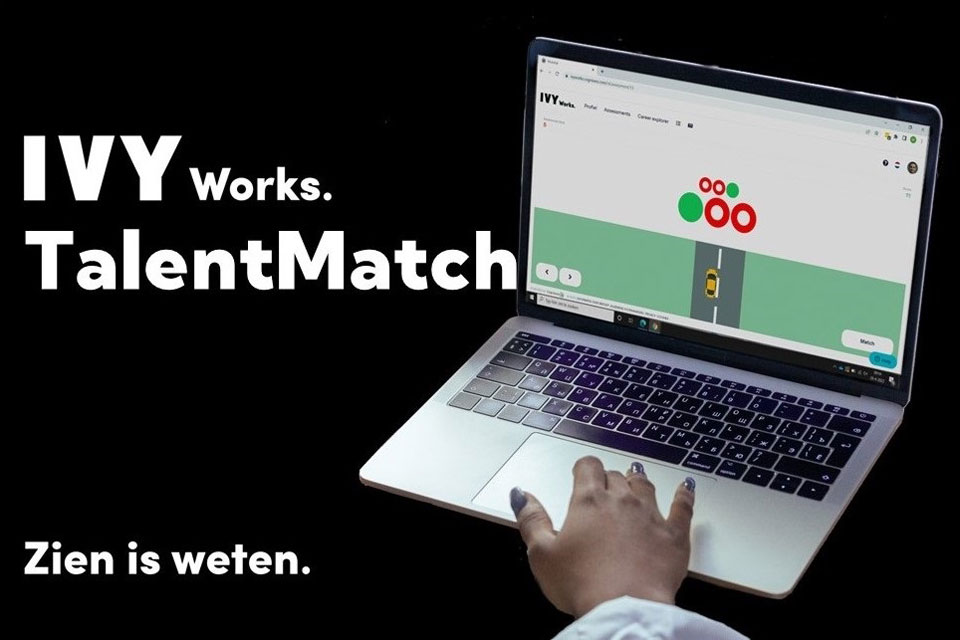 UVY works, toepassing op laptop
