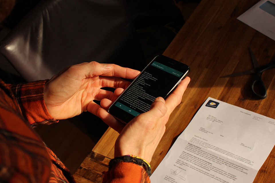 Envision AI smartphone app scant en leest een document