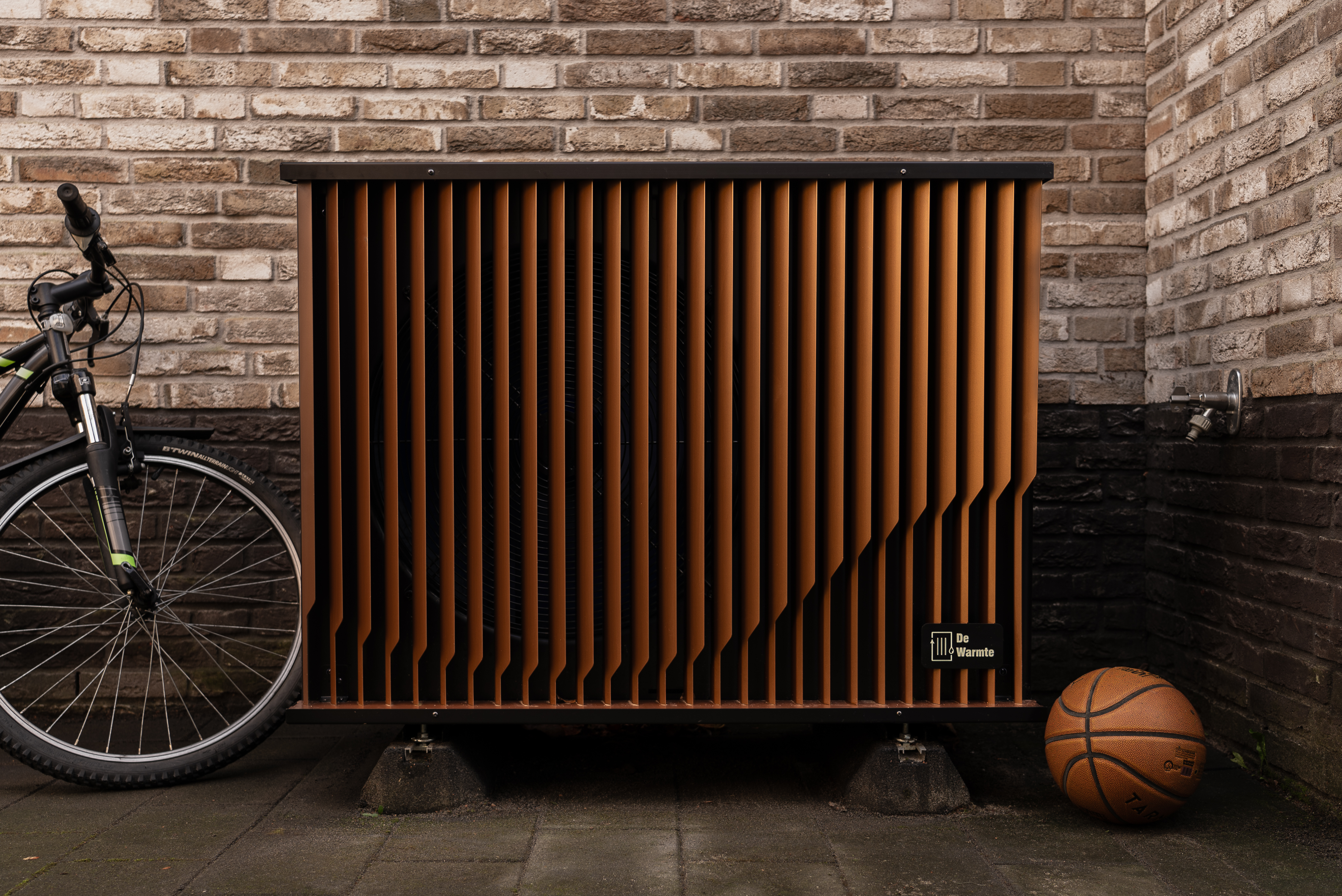 Pomp AO: Een innovatieve all electric ready hybride design warmtepomp - DeWarmte